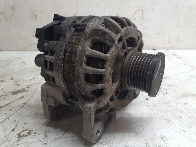 bontott DACIA SANDERO Generátor