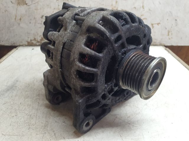 bontott DACIA SANDERO Generátor