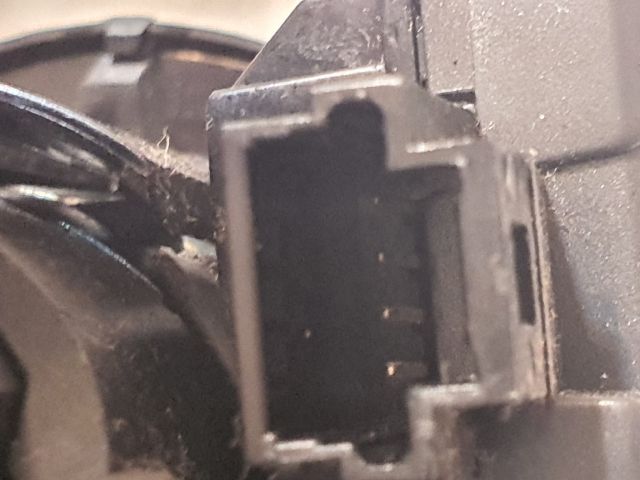 bontott DACIA SANDERO Gyújtáskapcsoló Házzal