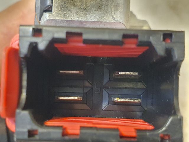 bontott DACIA SANDERO Gyújtáskapcsoló Házzal