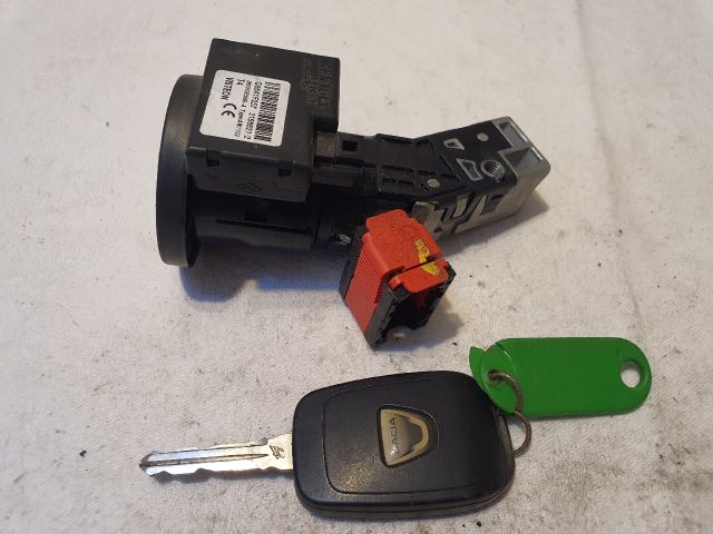 bontott DACIA SANDERO Gyújtáskapcsoló Házzal