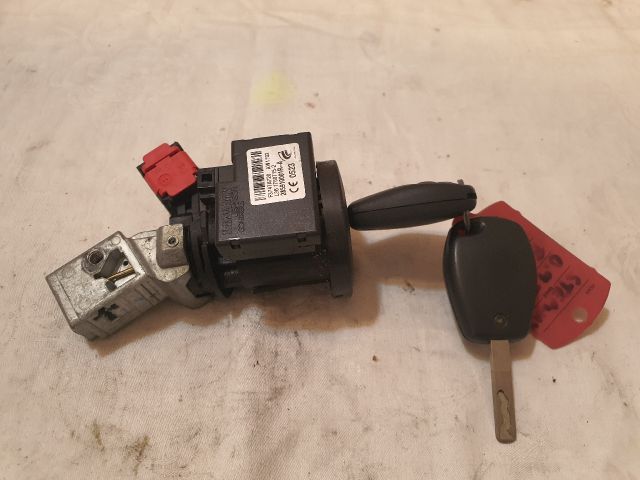 bontott DACIA SANDERO Gyújtáskapcsoló Házzal