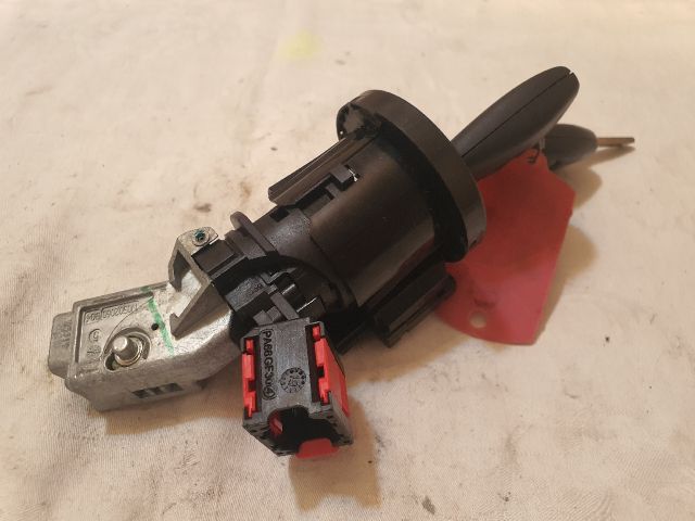 bontott DACIA SANDERO Gyújtáskapcsoló Házzal