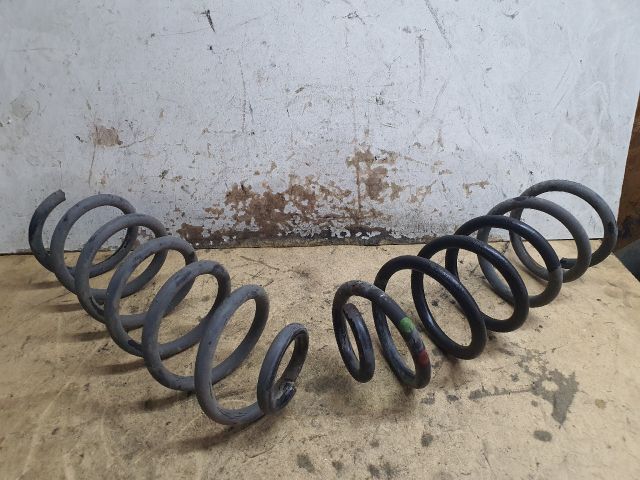 bontott DACIA SANDERO Hátsó Rugó Pár