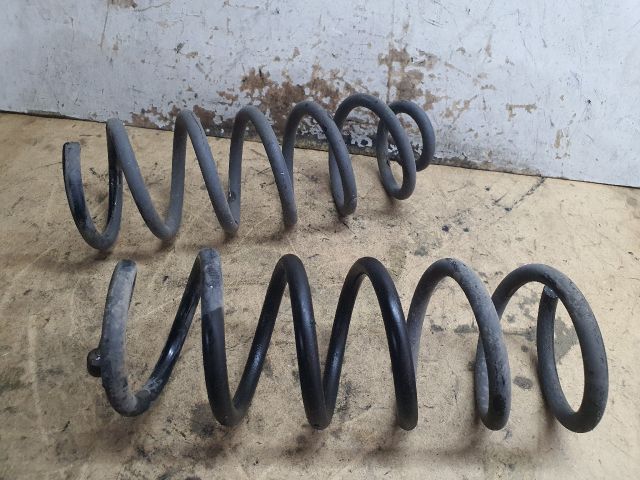 bontott DACIA SANDERO Hátsó Rugó Pár