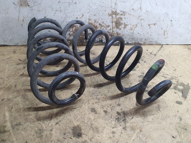 bontott DACIA SANDERO Hátsó Rugó Pár