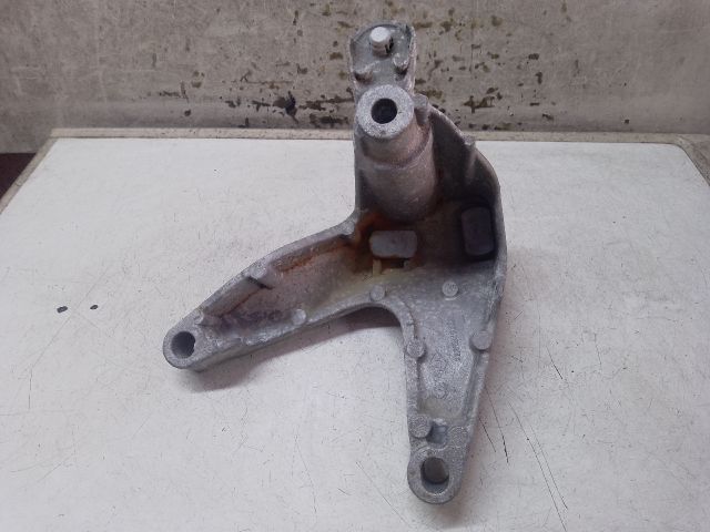 bontott DACIA SANDERO Motor Tartó Bak Bal