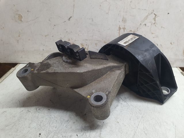 bontott DACIA SANDERO Motor Tartó Bak (Fém)