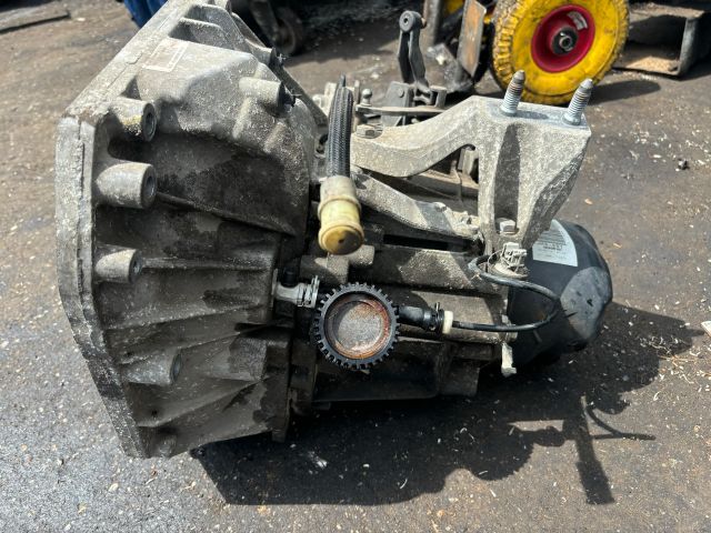 bontott DACIA SANDERO Váltó (Mechanikus)