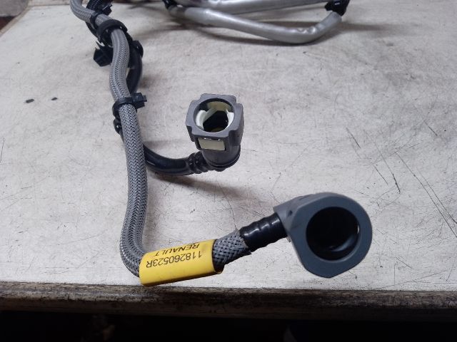 bontott DACIA SANDERO Üzemanyagcső