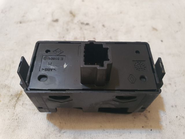 bontott DACIA SANDERO Vészvillogó Kapcsoló