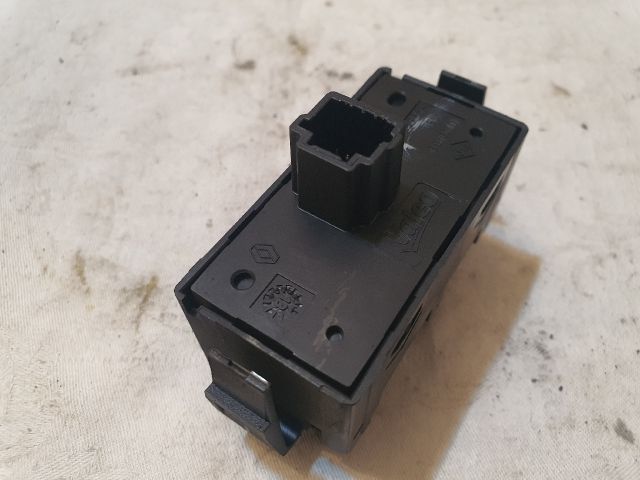 bontott DACIA SANDERO Vészvillogó Kapcsoló