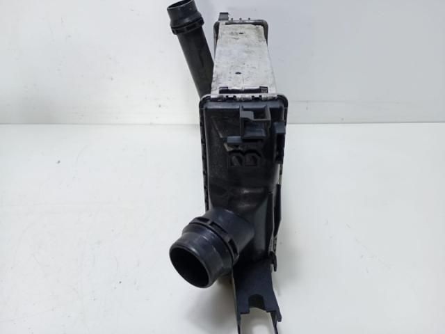 bontott DACIA SANDERO Vízhűtő Radiátor Tartó