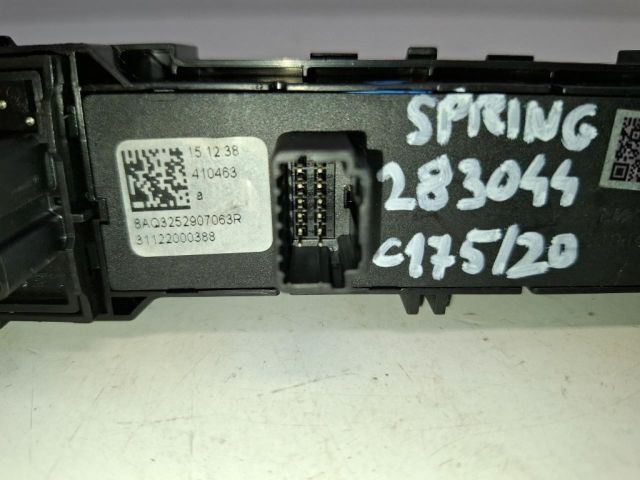 bontott DACIA SPRING Vészvillogó Kapcsoló