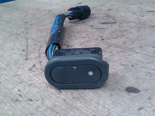 bontott DAEWOO ESPERO Jobb első Ablakemelő Kapcsoló