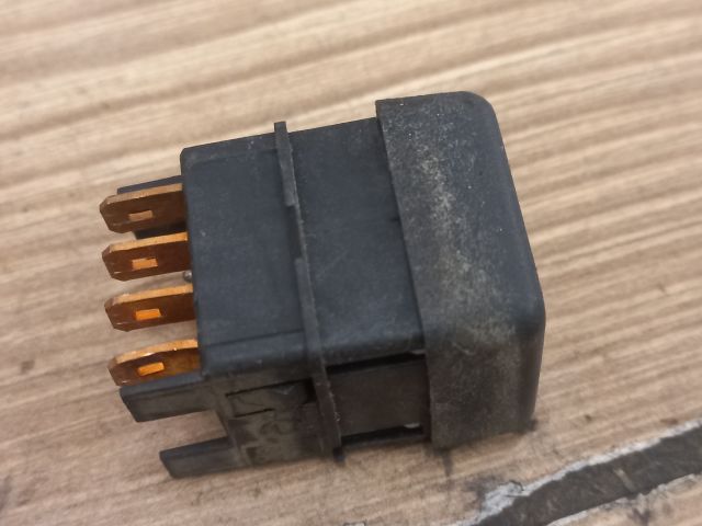 bontott DAEWOO FSO Hátsó Ködzárófény Kapcsoló