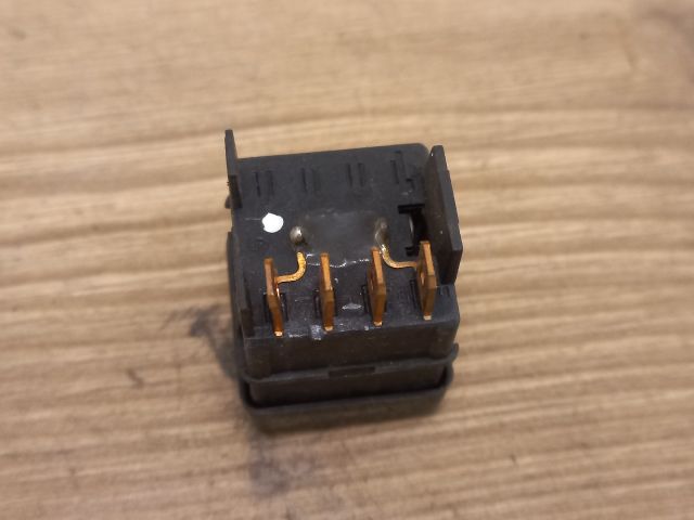 bontott DAEWOO FSO Hátsó Ködzárófény Kapcsoló