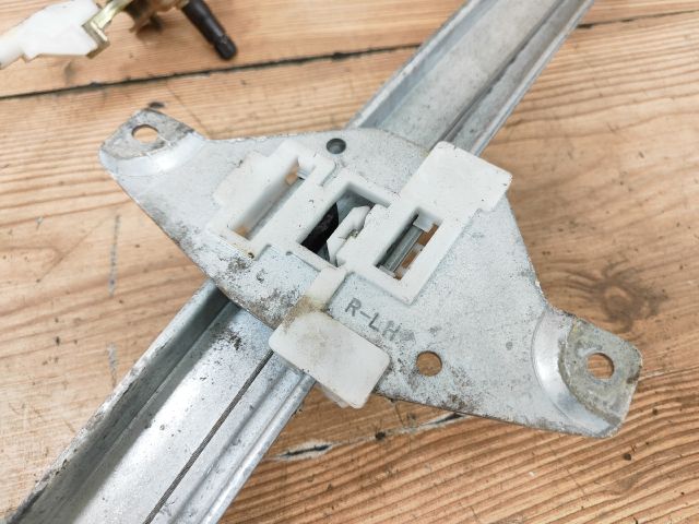 bontott DAEWOO KALOS Bal hátsó Ablakemelő Szerkezet (Mechanikus)
