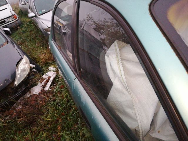 bontott DAEWOO LANOS Jobb első Ajtó (Részeivel)