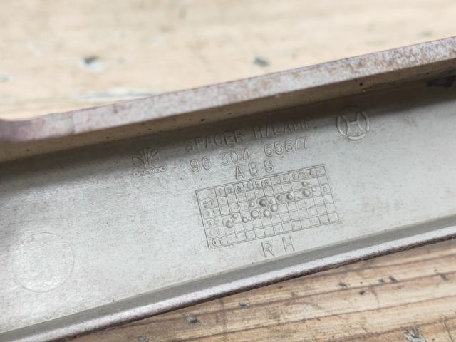 bontott DAEWOO LANOS Jobb Fényszóró Bajusz Díszléc