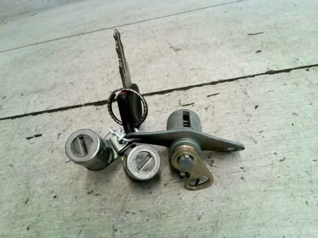 bontott DAEWOO MATIZ Zárbetét Szett