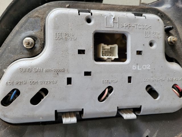 bontott DAEWOO NEXIA Bal Hátsó Lámpa Foglalat