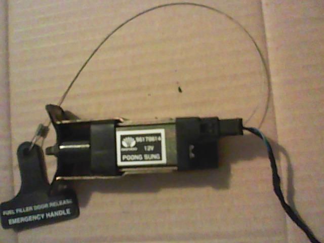 bontott DAEWOO NEXIA Tankajtó Nyitó Kar / Gomb