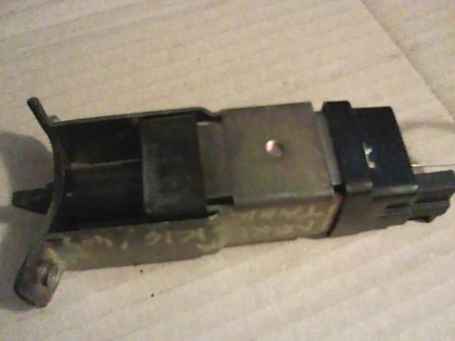 bontott DAEWOO NEXIA Tankajtó Nyitó Kar / Gomb