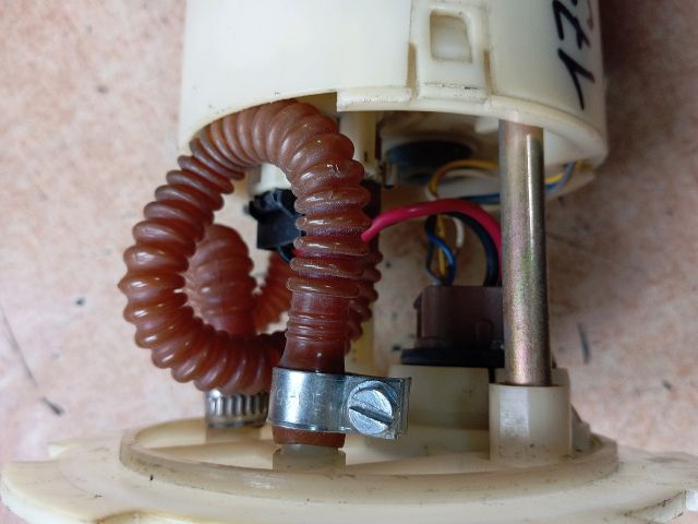 bontott DAEWOO NUBIRA Üzemanyag Szivattyú