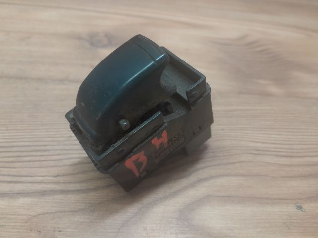 bontott DAEWOO NUBIRA Bal hátsó Ablakemelő Kapcsoló