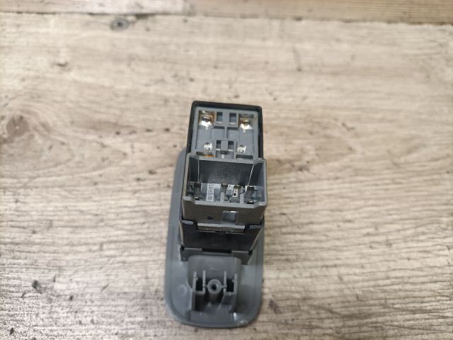 bontott DAEWOO NUBIRA Jobb első Ablakemelő Kapcsoló