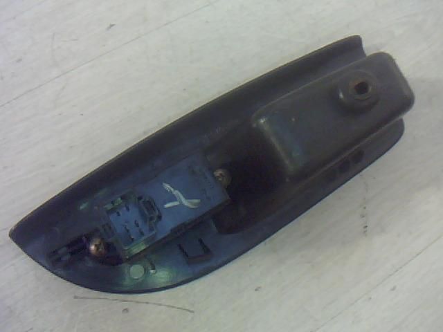 bontott DAEWOO NUBIRA Jobb első Ablakemelő Kapcsoló