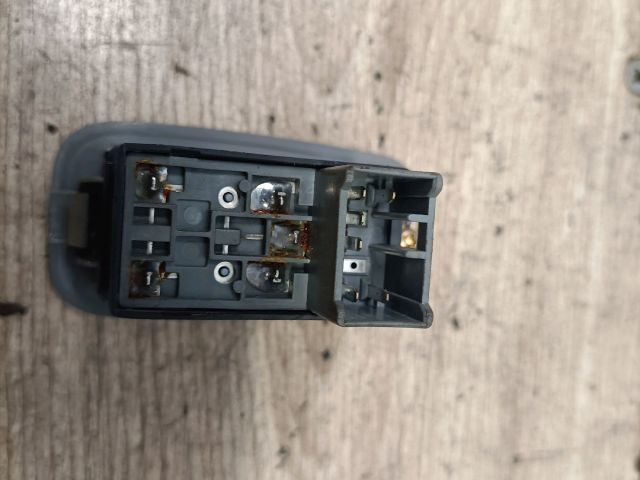 bontott DAEWOO NUBIRA Jobb első Ablakemelő Kapcsoló