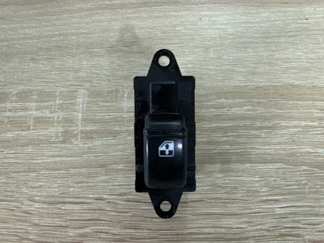 bontott DAEWOO NUBIRA Jobb első Ablakemelő Kapcsoló