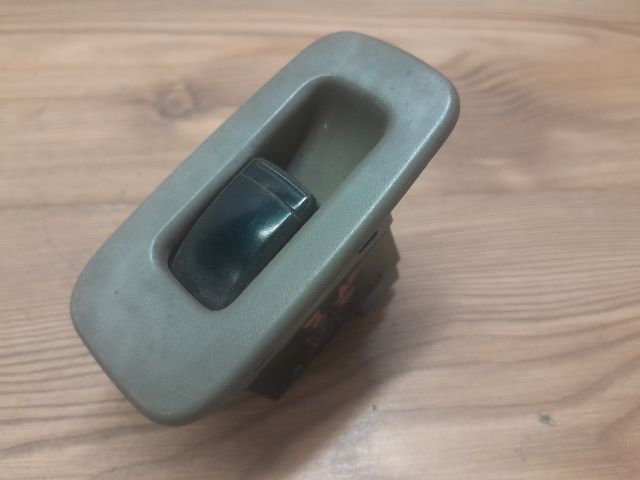 bontott DAEWOO NUBIRA Jobb első Ablakemelő Kapcsoló