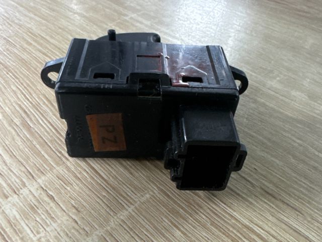 bontott DAEWOO NUBIRA Jobb első Ablakemelő Kapcsoló