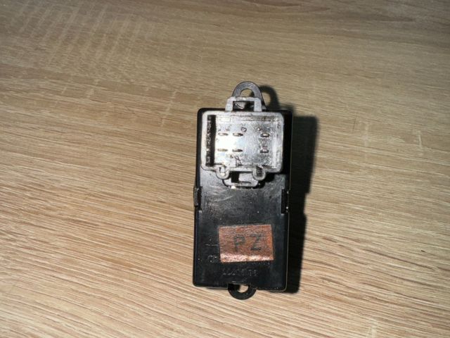 bontott DAEWOO NUBIRA Jobb első Ablakemelő Kapcsoló