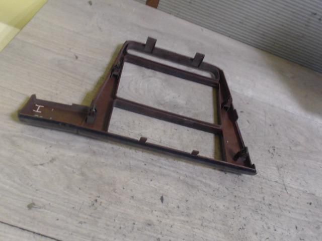 bontott DAEWOO NUBIRA Középkonzol Keret