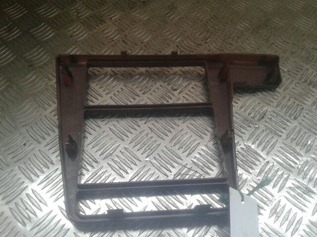 bontott DAEWOO NUBIRA Középkonzol Keret