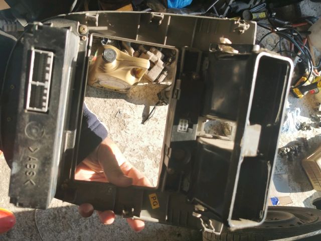 bontott DAEWOO NUBIRA Középkonzol Keret