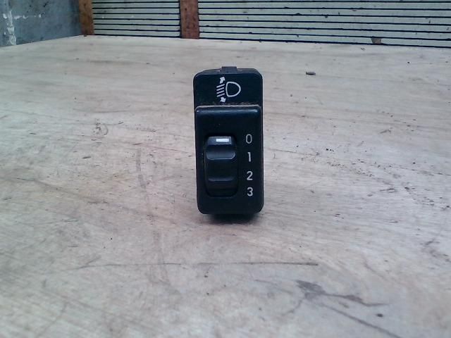 bontott DAEWOO Racer Fényszórómagasság Állító Kapcsoló