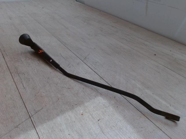 bontott DAEWOO Racer Jobb első Ablaktörlő Kar