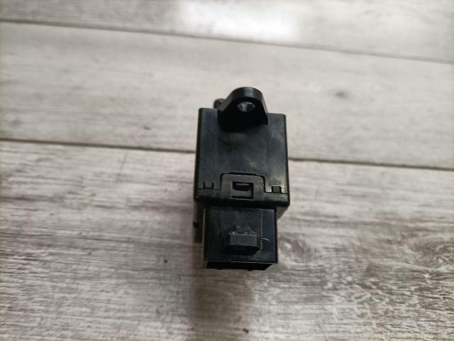 bontott DAEWOO TACUMA Jobb első Ablakemelő Kapcsoló