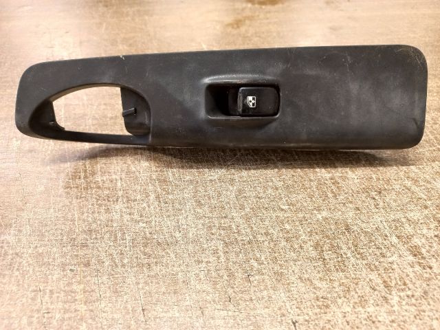 bontott DAEWOO TACUMA Jobb első Ablakemelő Kapcsoló