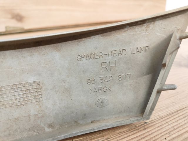 bontott DAEWOO TACUMA Jobb Fényszóró Bajusz Díszléc