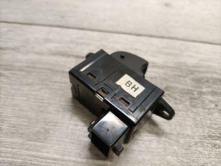 bontott DAEWOO TACUMA Jobb hátsó Ablakemelő Kapcsoló