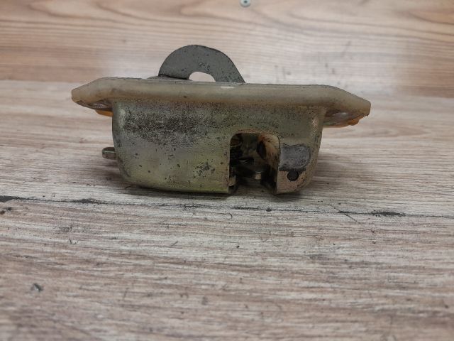 bontott DAEWOO TICO Csomagtérajtó Zárszerkezet