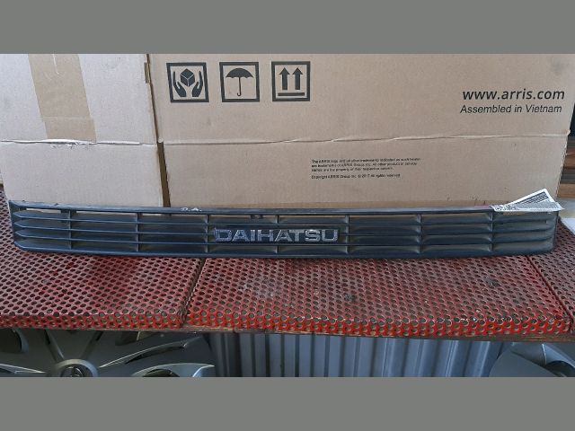 bontott DAIHATSU APPLAUSE Hűtőrács