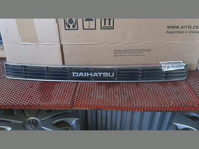 bontott DAIHATSU APPLAUSE Hűtőrács