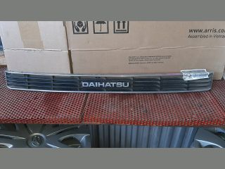 bontott DAIHATSU APPLAUSE Hűtőrács